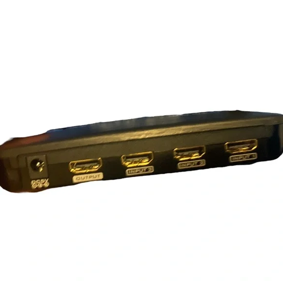 Rocketfish RF-G1185 4-Port HDMI Selector - Picture 5 of 6
